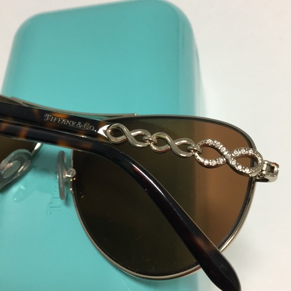 ❌SOLD ❌TIFFANY&CO AVIATOR SUNGLASSES WITH CASE - Picture 2 of 6